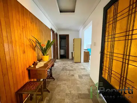 Casa 3 ambientes en lote propio con patio y cochera cubierta