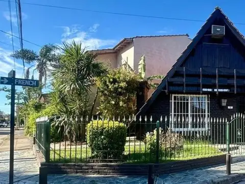 CASA EN VENTA CON DEPARTAMENTO