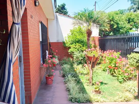 Casa 2 dorm patio 5 x 10 coch cubierta