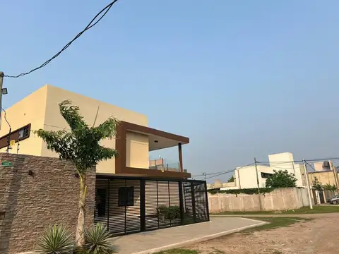 Casa 4 ambientes con 3 baños