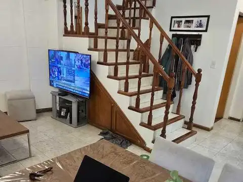 Depto Tipo Casa 3 ambientes con 2 baños
