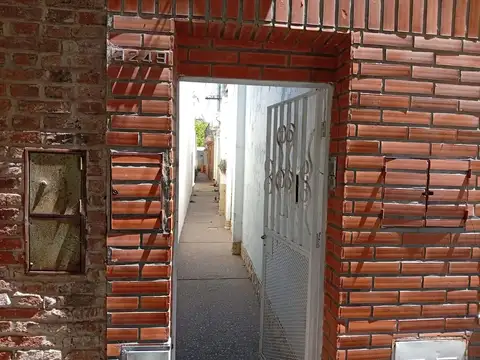 Amplio Dpto. Interno a metros de Lopez y Planes