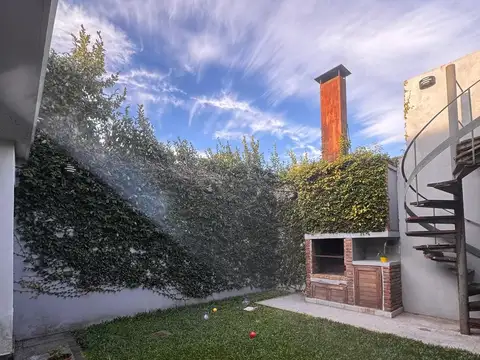 Casa en venta sobre lote propio – Amplia y funcional - Berisso