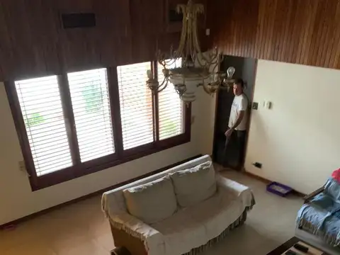 Casa 6 ambientes con 2 baños