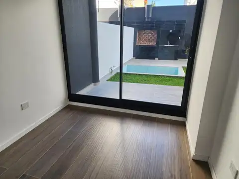 San Juan 2900, Piso PB