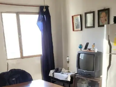 2 De Abril 6900, Piso 8