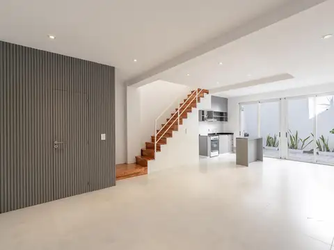 Casa de 2 dormitorios con patio y terraza en Lourdes