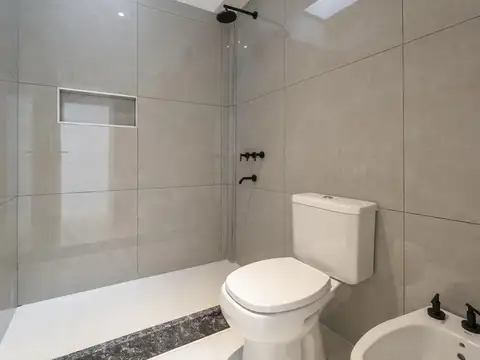 Casa de 2 dormitorios con patio y terraza en Lourdes