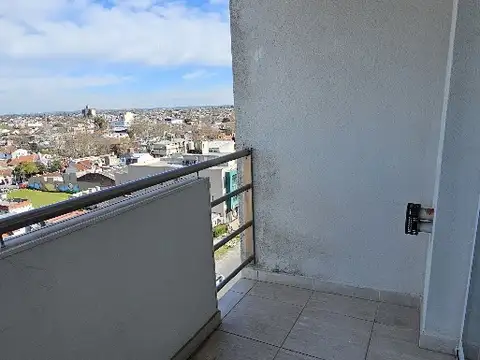 VENTA SEMIPISO 2 AMB. BALCÓN AL FRENTE. PLAZA PERALTA RAMOS