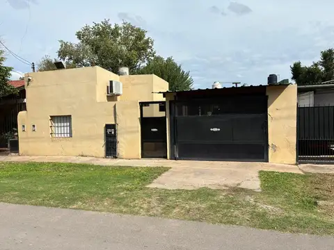 DOS CASAS LOTE 300MTS IDEAL FAMILIA O IVERSION
