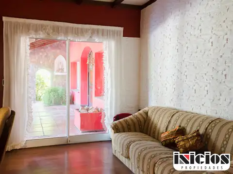 Casa 5 ambientes con 2 baños