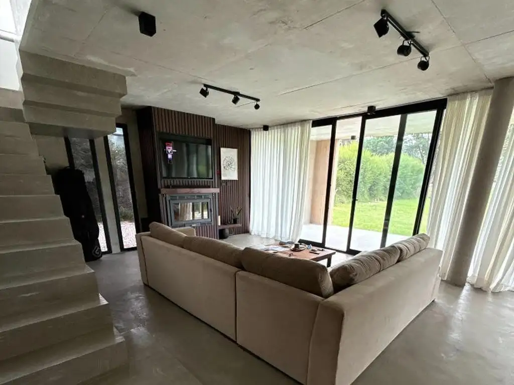 Casa en Venta - 3 dormitorios - USD 279.000