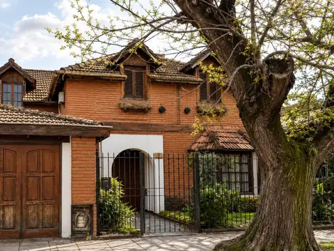 IMPORTANTE CASA EN ALQUILER | Pileta-garage