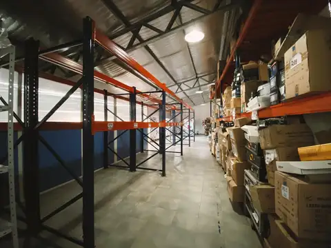 DEPOSITO VENTA PARQUE ITUZAINGO GALPÓN 700m2