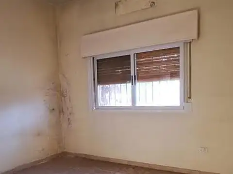 Casa en Venta en Castelar, USD 115.000