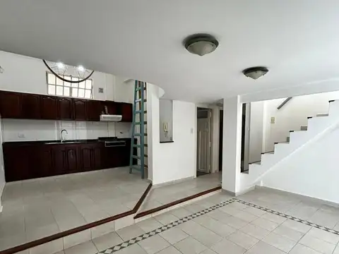 Depto Tipo Casa en Venta 50 años