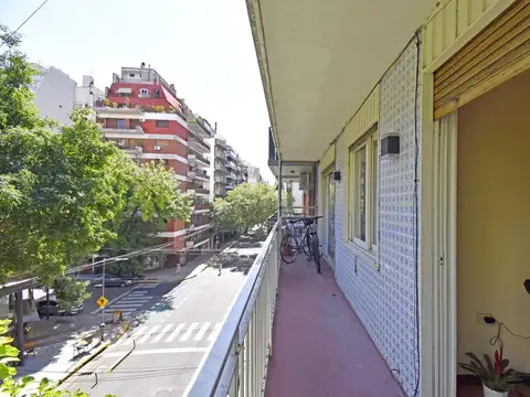 Departamo en Venta en Palermo, semipiso de 4 ambientes con  balcón y dependencias.