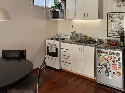 Monoambiente amueblado en alquiler, edificio con pileta