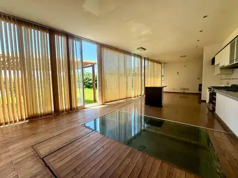 CASA DE 3 DORMITORIOS EN VENTA . CAMPOS DE ESTHER.