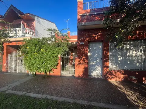 VENTA CASA 4 AMBIENTES EN MORON APTA CREDITO