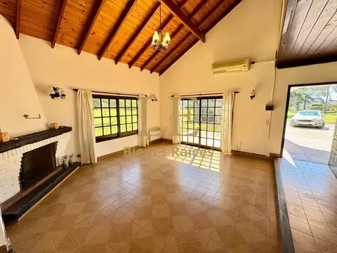 Casa en Venta con 3 cocheras