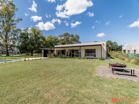 VENTA CASA 4 AMBIENTES BARRIO MONET PILETA JARDIN