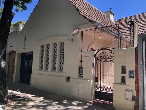 PH en alquiler, en Colegiales, con jardín y cochera.