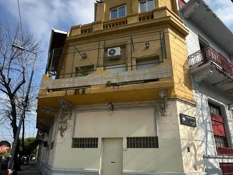 Local en esquina, ideal comercio, Pque. Patricios