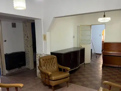 Depto Tipo Casa 6 ambientes con 2 baños