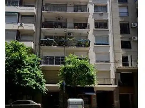 EXCELENTE SEMIPISO FRENTE AL HOTEL ALVEAR.
