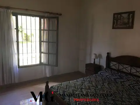 Casa 4 ambientes con 2 baños