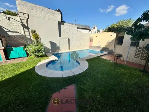 Casa 5 Ambientes con parque y piscina
