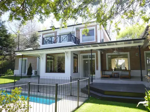 Casa 7 ambientes con 4 baños