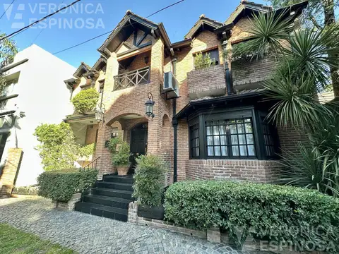 Casa en de seis ambientes en venta, Haedo Sur