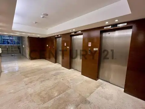 Oficina en Alquiler con 2 cocheras