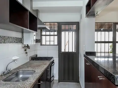 Casa 6 ambientes con 2 baños