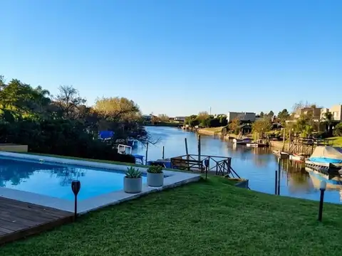 Casa 4 ambientes con 4 baños
