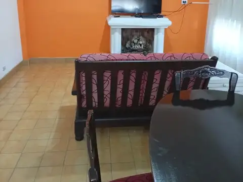 Depto Tipo Casa en Alquiler de 5 ambientes