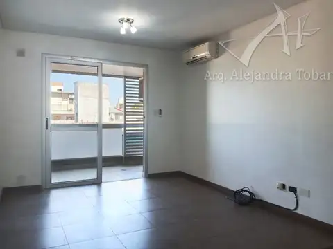 Departamento con Cochera Frente a Plaza Alvarado