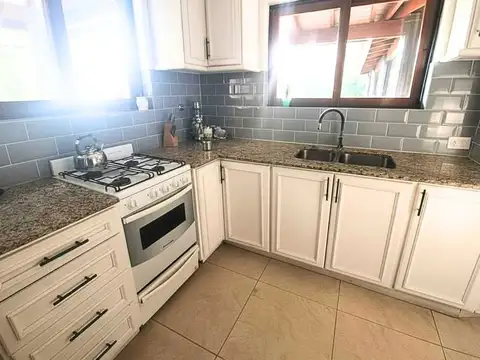 CASA 5 AMB EN DOBLE LOTE C/QUINCHO. LA MARTONA
