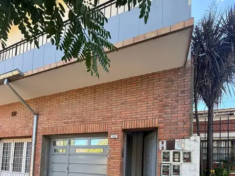 Depto Tipo Casa en Alquiler de 4 ambientes
