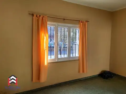 Casa en Alquiler con 1 cochera