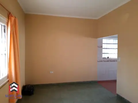Casa 3 ambientes con 1 baño