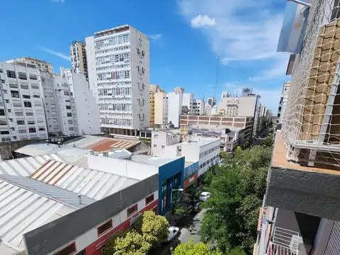 Departamento en alquiler por 24 meses.2 ambientes Belgrano y Mitre. Externo. Balcon