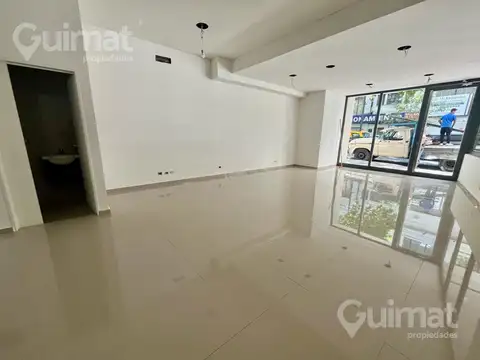 Local planta libre en venta con Patio - 66m2