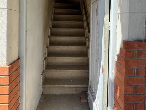 Casa 7 ambientes con 2 baños