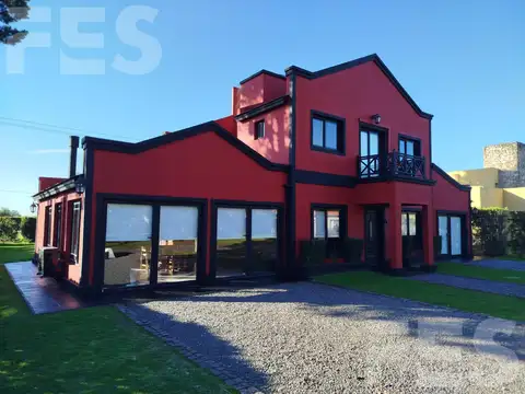 Venta de Casa en Country Club El Paraiso