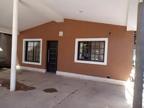 Casa en Alquiler con 1 cochera