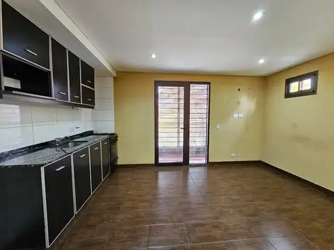 Depto Tipo Casa en Alquiler de 3 ambientes