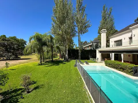 Casa 6 ambientes con 4 baños